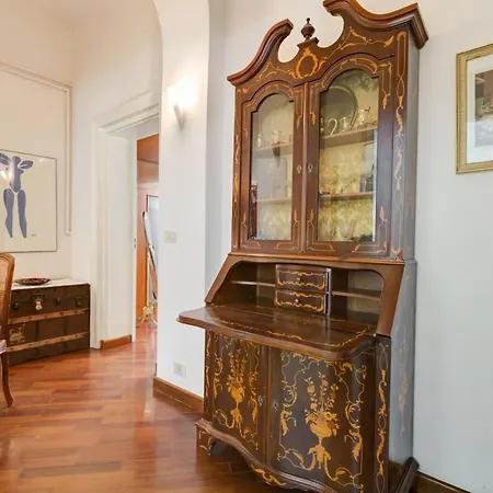 Modern In With Balcony And View Апартаменты