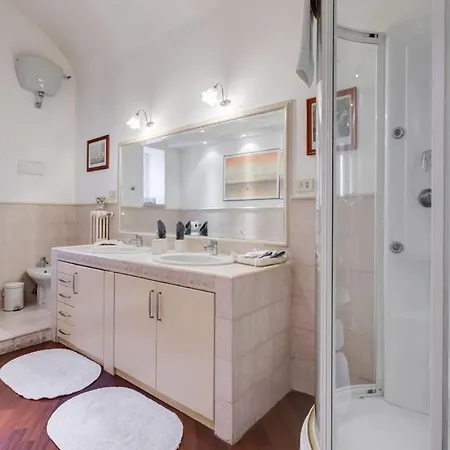 Apartment Modern In With Balcony And View *