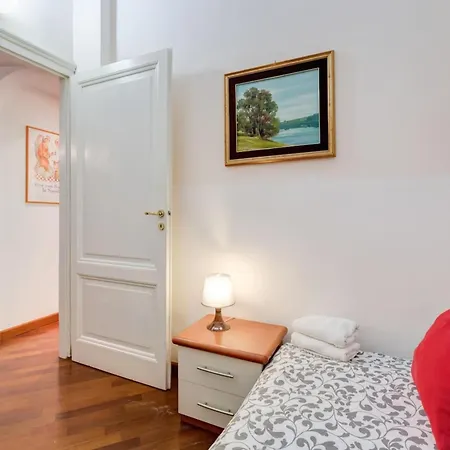 Modern In With Balcony And View *