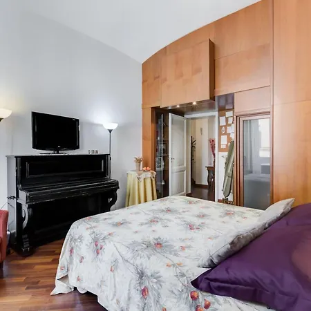 Modern In With Balcony And View Апартаменты