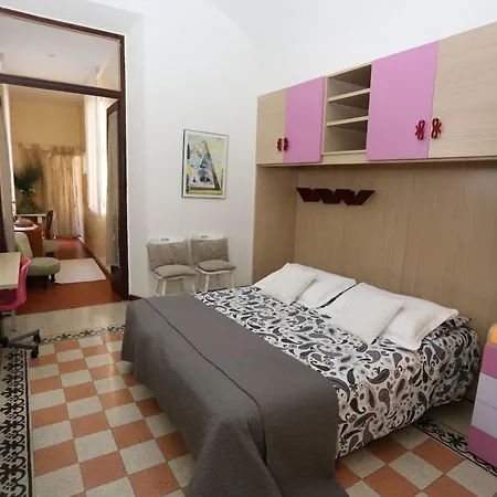 Modern In With Balcony And View Apartment *